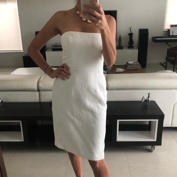 BCBGMaxAzria Dresses & Skirts - BCBGMAXAZRIA White Strapless Jacquard Dress Size 4